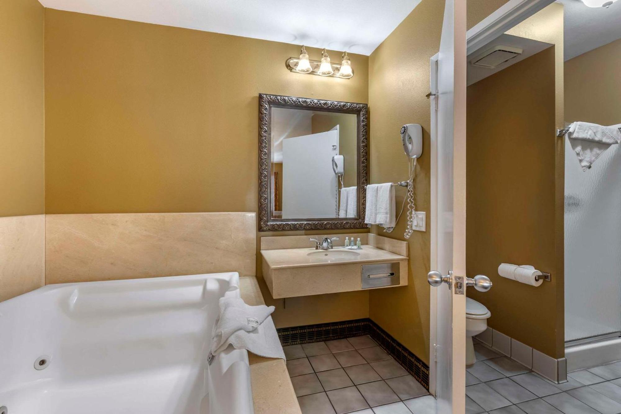 Quality Inn & Suites Westminster Seal Beach Dış mekan fotoğraf