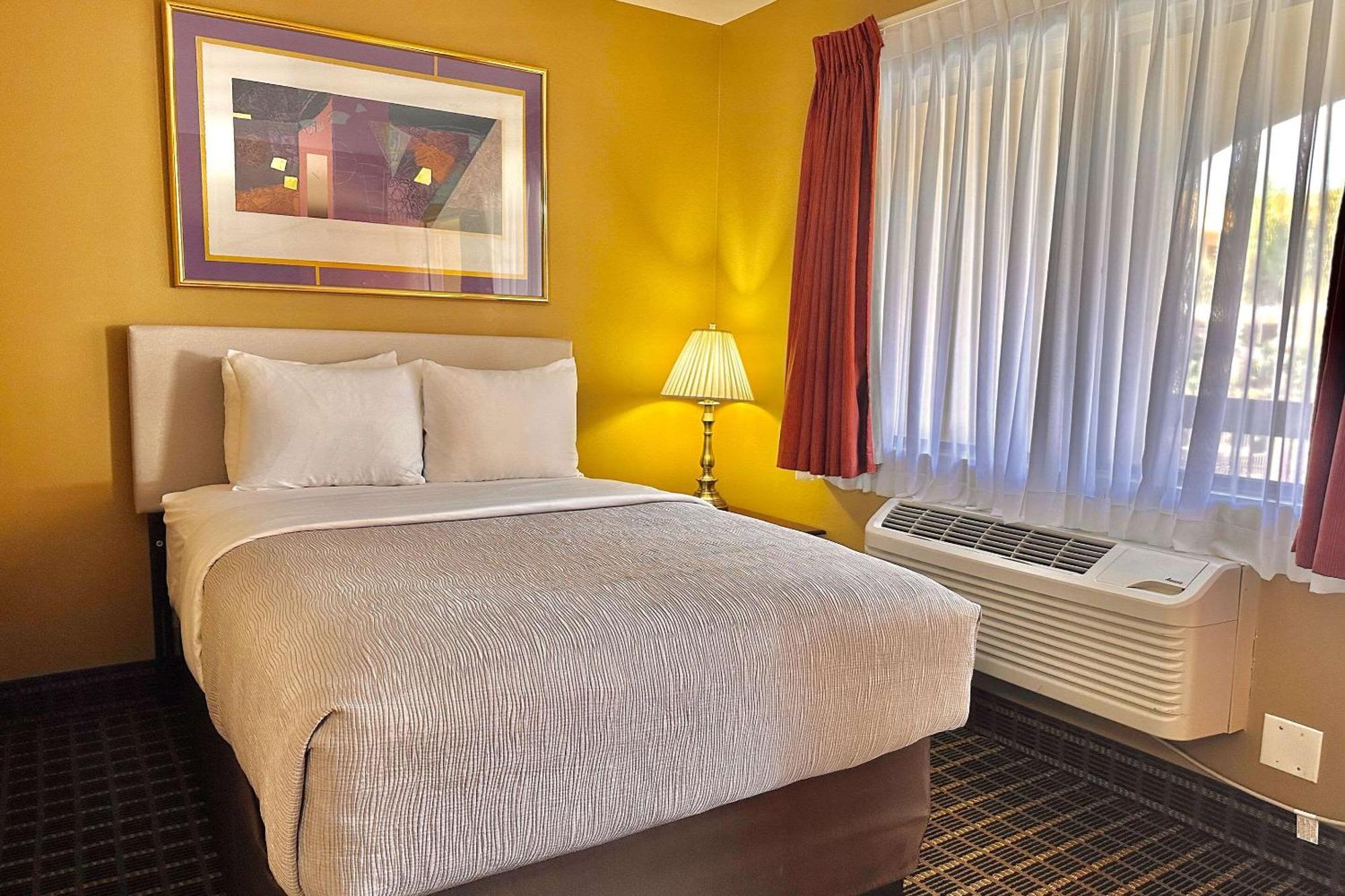 Quality Inn & Suites Westminster Seal Beach Dış mekan fotoğraf