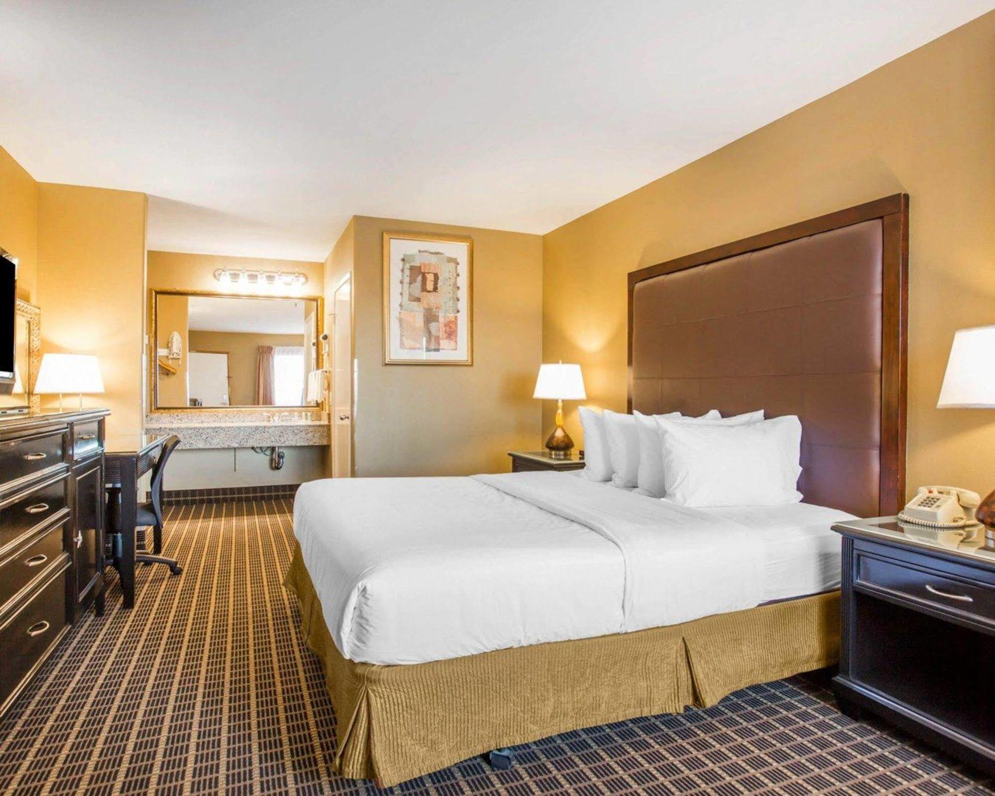 Quality Inn & Suites Westminster Seal Beach Dış mekan fotoğraf