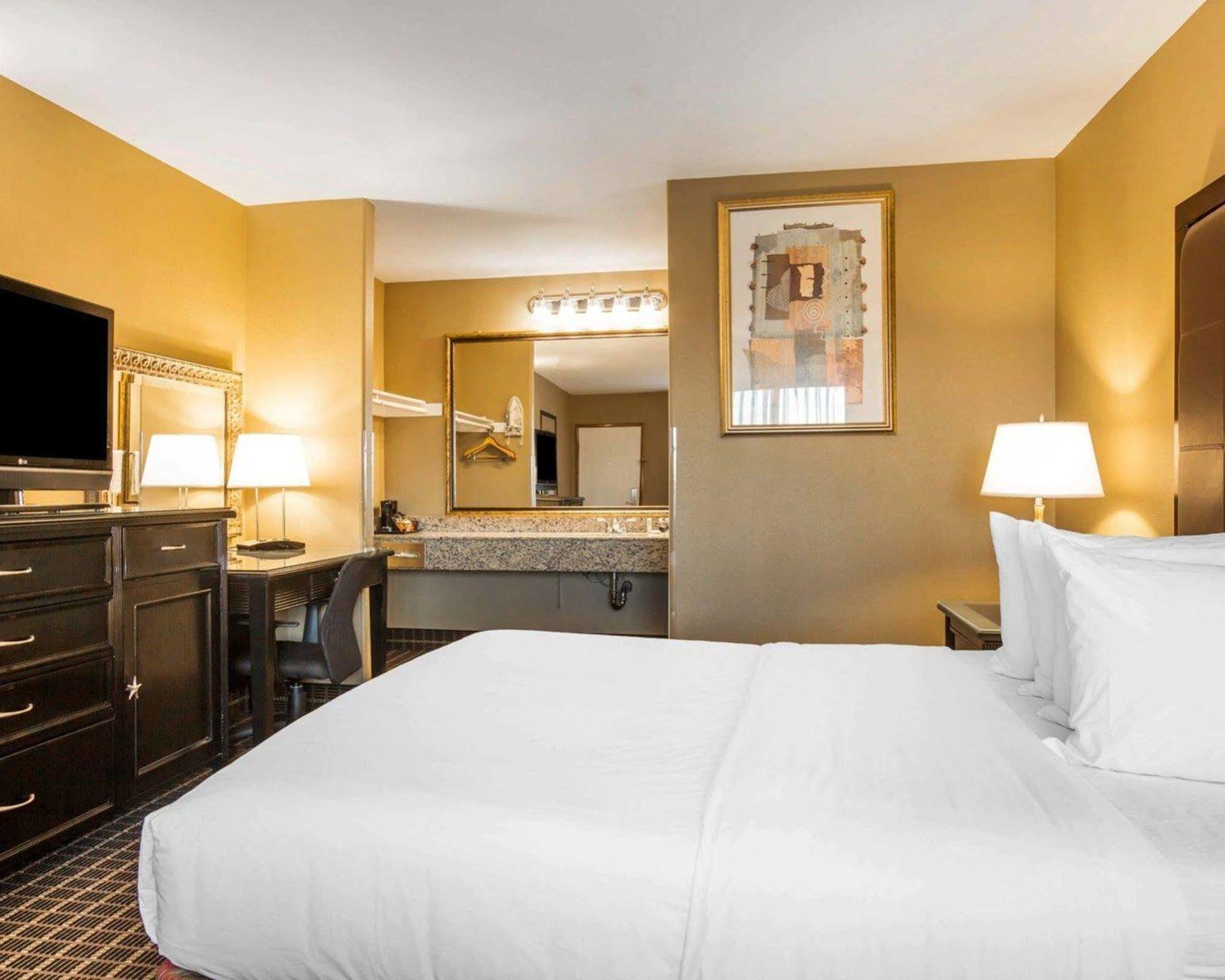 Quality Inn & Suites Westminster Seal Beach Dış mekan fotoğraf